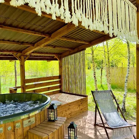 Holiday home Nad Zegrzem Z Prywatnym Jacuzzi